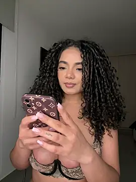 Snapshot of Mariecurl chatting on 06/16/26, 11:40 Mariecurl online show from 06/16/26, 11:40