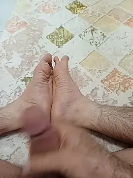 Snapshot of Hardapple01 chatting on 01/12/25, 03:28 Hardapple01 online show from 01/12/25, 03:28