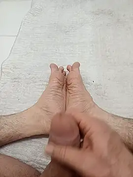 Snapshot of Hardapple01 chatting on 03/03/25, 11:24 Hardapple01 online show from 03/03/25, 11:24