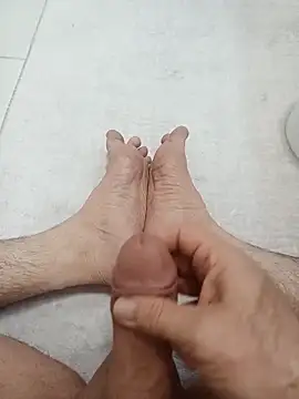 Snapshot of Hardapple01 chatting on 03/23/25, 12:04 Hardapple01 online show from 03/23/25, 12:04