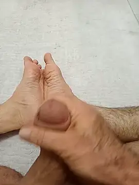 Snapshot of Hardapple01 chatting on 10/22/25, 01:17 Hardapple01 online show from 10/22/25, 01:17