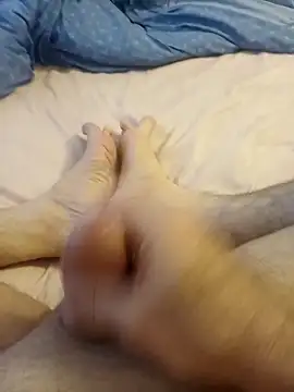 Snapshot of Hardapple01 chatting on 11/16/25, 05:57 Hardapple01 online show from 11/16/25, 05:57