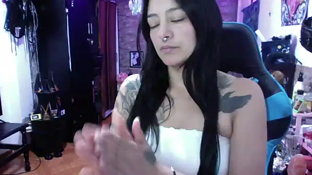 AngelaQueen  online show from 05/18/26, 04:46