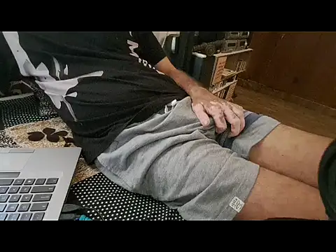 Snapshot of cocklovesboobs00077 chatting on 09/29/25, 05:34 cocklovesboobs00077 online show from 09/29/25, 05:34