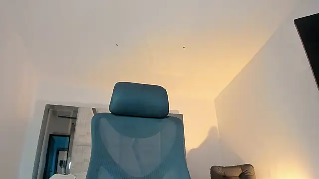 LunaBaker-1 online show from 01/28/25, 08:04