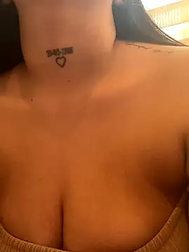 LunaBaker-1 online show from 10/03/25, 07:11