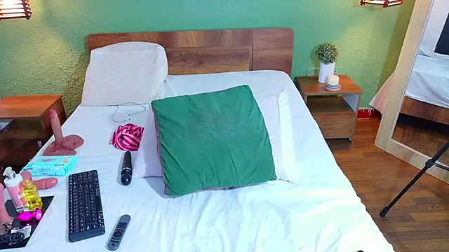 dannaahbrown online show from 12/19/25, 01:40