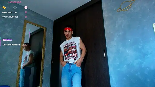 Snapshot of liuscast22 chatting on 11/22/25, 01:10 liuscast22 online show from 11/22/25, 01:10