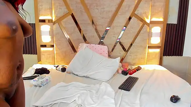 Athenea Mills online show from 03/18/25, 06:37