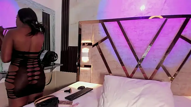 Athenea Mills online show from 05/02/26, 06:46