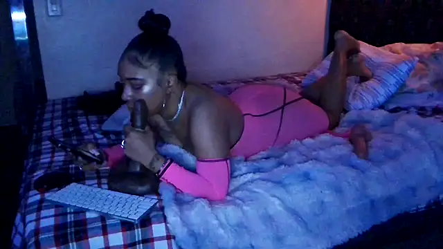 Snapshot of YasmineMinaj chatting on 03/09/25, 12:21 YasmineMinaj online show from 03/09/25, 12:21