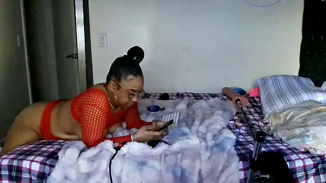 Snapshot of YasmineMinaj chatting on 03/09/25, 08:42 YasmineMinaj online show from 03/09/25, 08:42