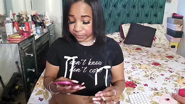 Snapshot of YasmineMinaj chatting on 09/21/25, 09:38 YasmineMinaj online show from 09/21/25, 09:38