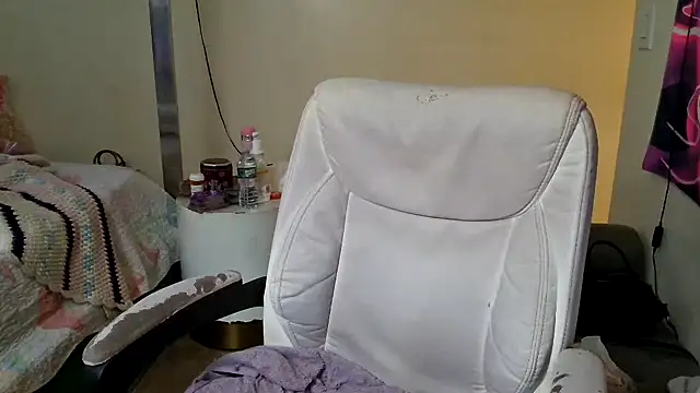 Snapshot of YasmineMinaj chatting on 11/25/25, 01:33 YasmineMinaj online show from 11/25/25, 01:33