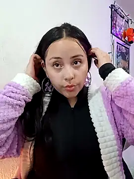 Snapshot of persefone_core chatting on 11/11/25, 10:32 persefone core online show from 11/11/25, 10:32