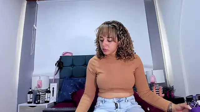 charlott lens online show from 09/23/25, 03:26