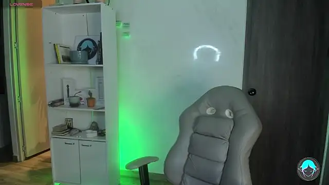 sofi elfqueen online show from 03/01/25, 04:26