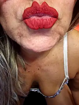 Snapshot of madame_tesuda0 chatting on 03/20/25, 09:35 madame tesuda0 online show from 03/20/25, 09:35