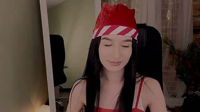 LauraCoy online show from 12/25/24, 03:40