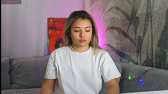 Snapshot of lily__foster chatting on 12/23/24, 02:28 lily foster online show from 12/23/24, 02:28