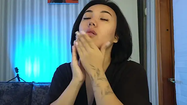 Snapshot of lily__foster chatting on 09/19/25, 06:48 lily foster online show from 09/19/25, 06:48