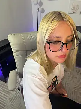 Megan lu2 online show from 04/22/26, 03:31