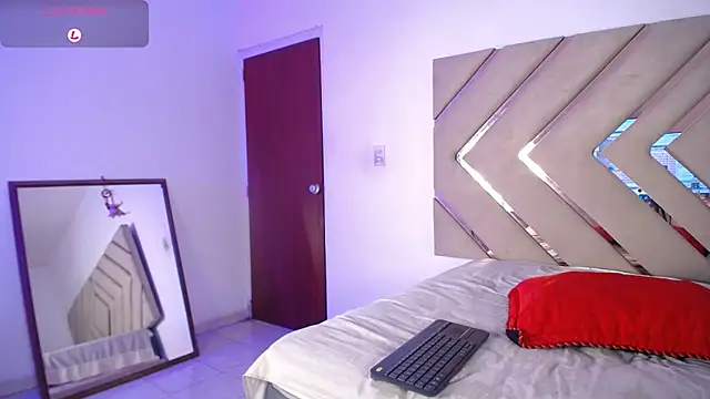 Snapshot of Raven_foxter1 chatting on 01/25/25, 09:04 Raven foxter1 online show from 01/25/25, 09:04