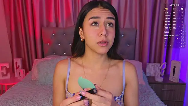 Emiily Scott1 online show from 07/08/26, 02:49