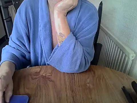 Snapshot of daddyflash chatting on 05/18/26, 11:05 daddyflash online show from 05/18/26, 11:05