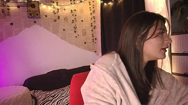 Snapshot of kisstarxxx chatting on 10/19/25, 03:07 kisstarxxx online show from 10/19/25, 03:07