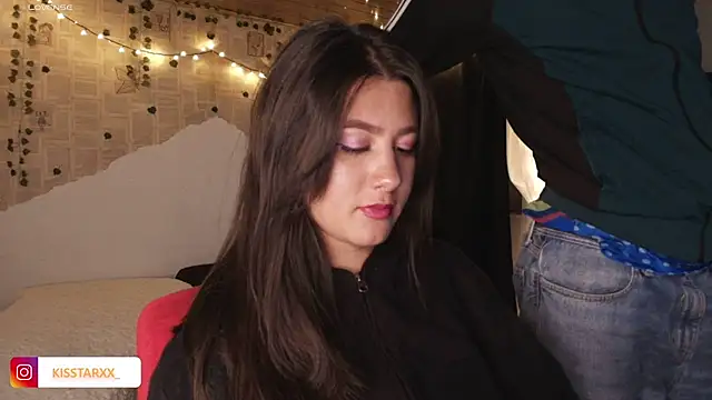 Snapshot of kisstarxxx chatting on 11/07/25, 04:12 kisstarxxx online show from 11/07/25, 04:12