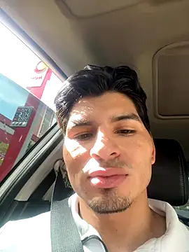 Snapshot of wild_col_ chatting on 09/22/25, 08:11 wild col online show from 09/22/25, 08:11