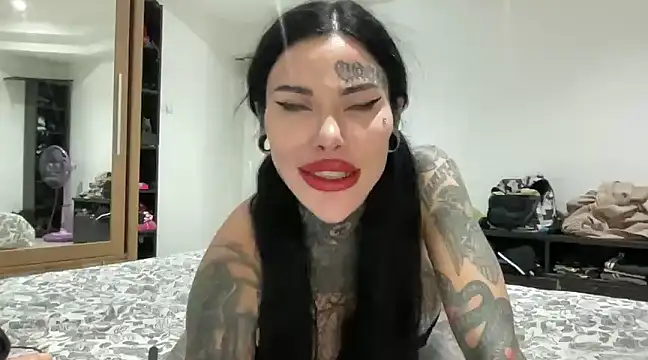 claudiacvc95 online show from 12/06/24, 11:11