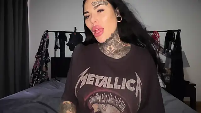 claudiacvc95 online show from 10/19/25, 04:02