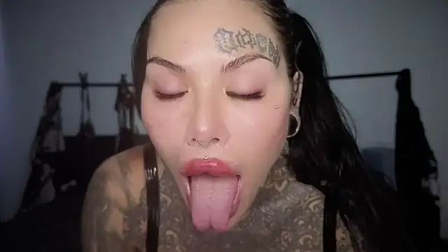 claudiacvc95 online show from 04/05/26, 02:53