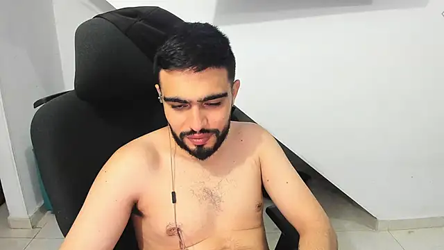 Snapshot of Lia-y-felipe chatting on 05/25/26, 12:27 Lia-y-felipe online show from 05/25/26, 12:27