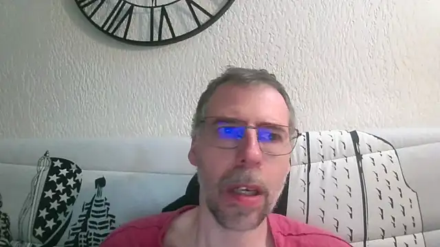 Snapshot of ptitcanard60600 chatting on 04/20/26, 09:49 ptitcanard60600 online show from 04/20/26, 09:49