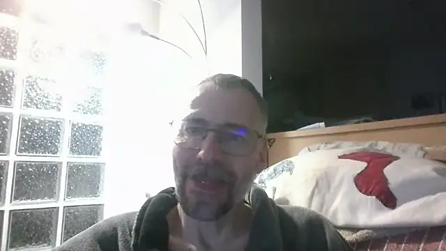 Snapshot of ptitcanard60600 chatting on 04/30/26, 11:42 ptitcanard60600 online show from 04/30/26, 11:42