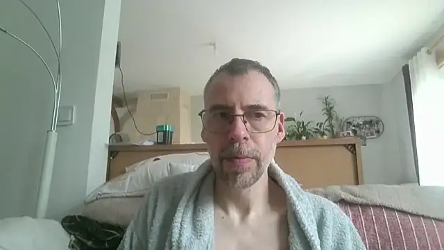 Snapshot of ptitcanard60600 chatting on 05/10/26, 02:55 ptitcanard60600 online show from 05/10/26, 02:55