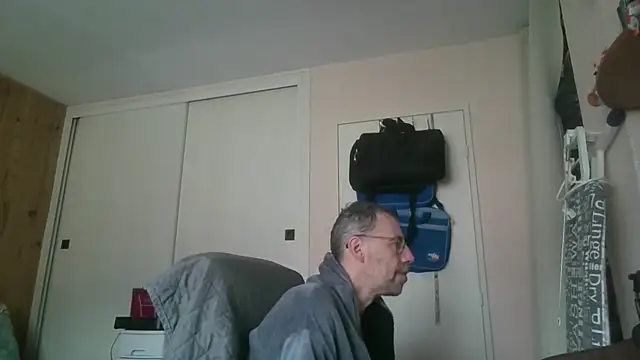 Snapshot of ptitcanard60600 chatting on 05/13/26, 07:28 ptitcanard60600 online show from 05/13/26, 07:28