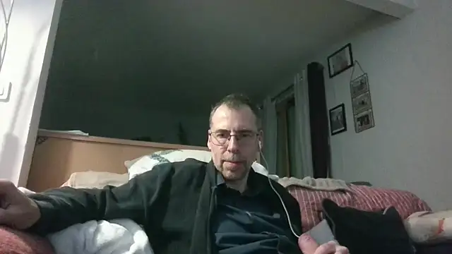 Snapshot of ptitcanard60600 chatting on 05/18/26, 09:53 ptitcanard60600 online show from 05/18/26, 09:53