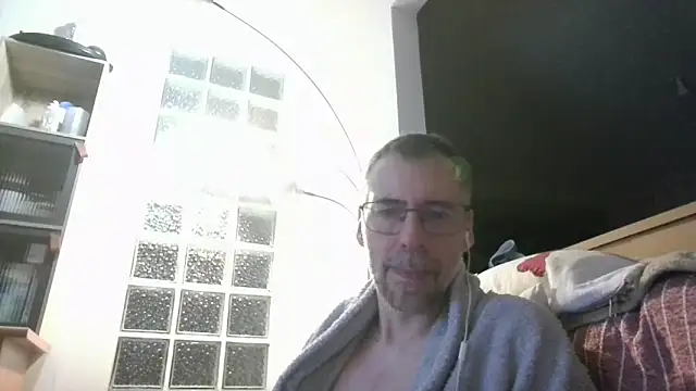 Snapshot of ptitcanard60600 chatting on 05/21/26, 10:06 ptitcanard60600 online show from 05/21/26, 10:06