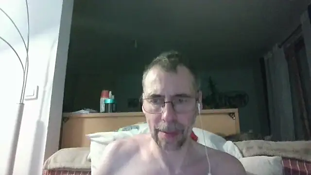 Snapshot of ptitcanard60600 chatting on 05/24/26, 10:37 ptitcanard60600 online show from 05/24/26, 10:37
