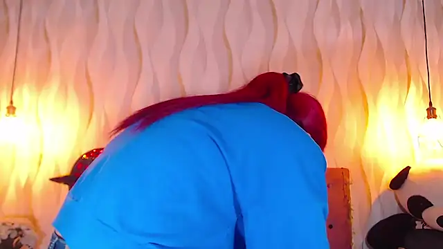 Snapshot of IsabelaLatina chatting on 10/28/25, 01:09 IsabelaLatina online show from 10/28/25, 01:09