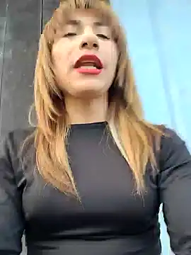 Snapshot of Evehampy chatting on 12/18/24, 10:02 Evehampy online show from 12/18/24, 10:02