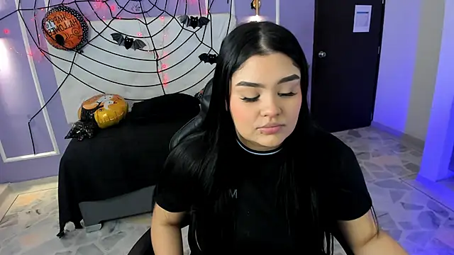 martinasaez online show from 10/25/25, 08:36