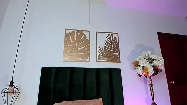 Snapshot of NoraDasilva chatting on 02/11/25, 12:49 NoraDasilva online show from 02/11/25, 12:49