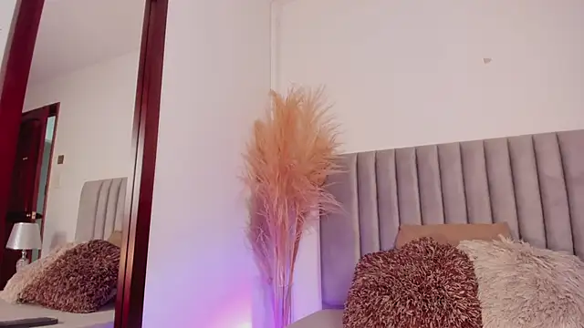 Snapshot of NoraDasilva chatting on 02/27/25, 12:43 NoraDasilva online show from 02/27/25, 12:43