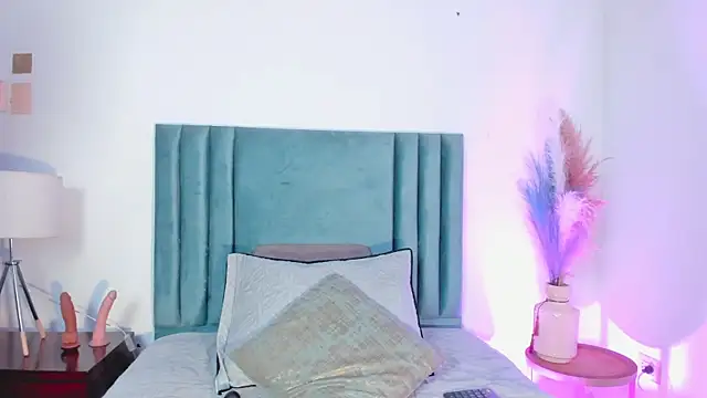 Snapshot of NoraDasilva chatting on 02/28/25, 12:43 NoraDasilva online show from 02/28/25, 12:43