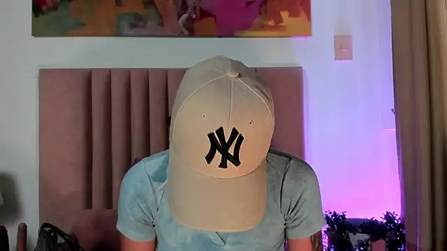 Snapshot of NoraDasilva chatting on 03/04/25, 09:11 NoraDasilva online show from 03/04/25, 09:11